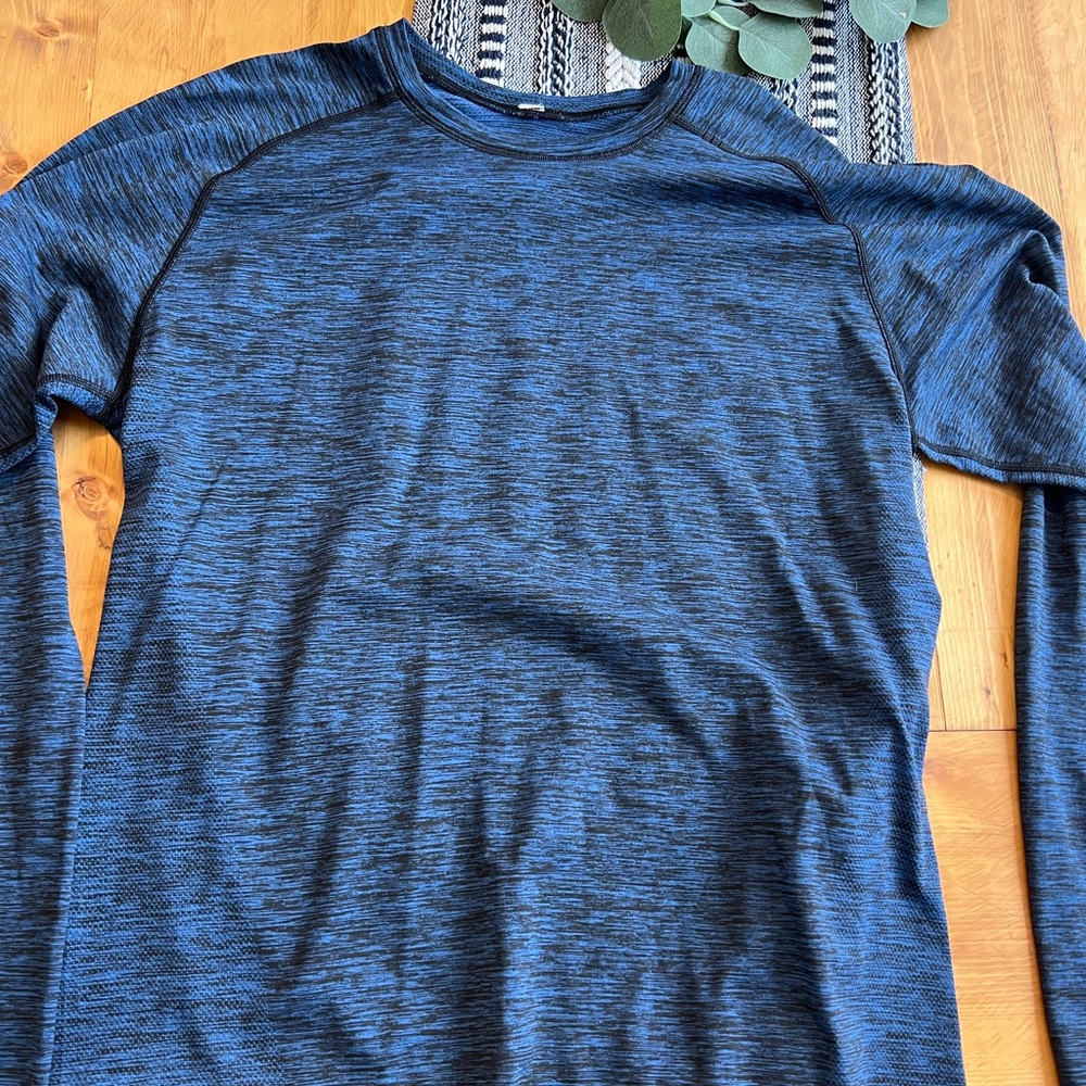 LuluLemon long sleeve in blue/black